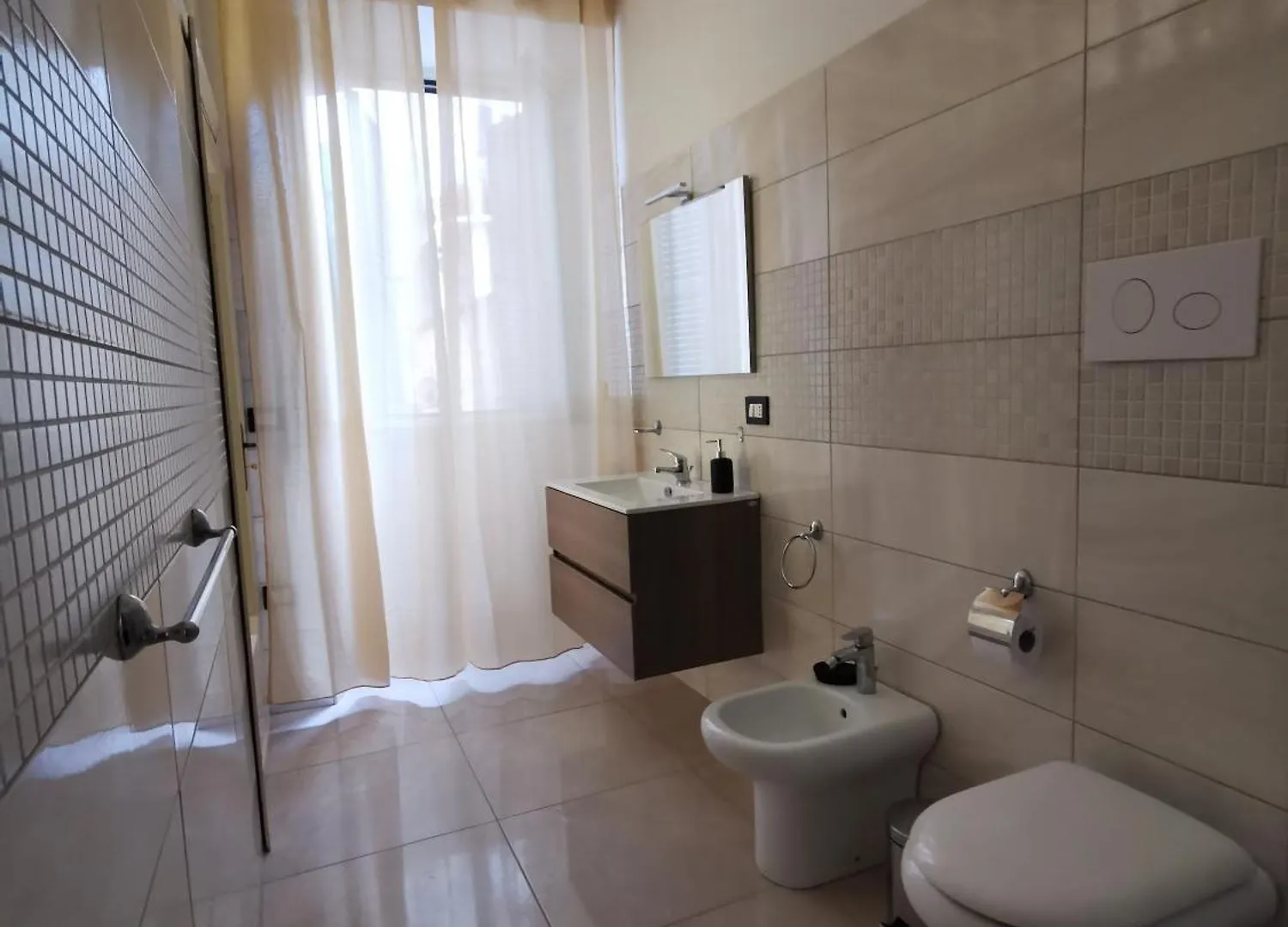 Roro'S Home - La Dimora Di Roro Naples Apartment